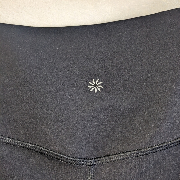 Athleta Black Leggings Salutation Stash Pocket 11 XL 7/8 Length - Picture 4 of 9